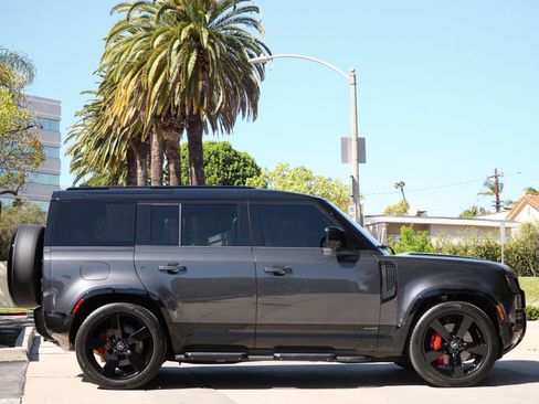 Used 2025 Land Rover Defender 110 X image 4