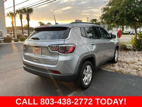 Used 2022 Jeep Compass Latitude w/ Sun and Sound Group FWD image 3