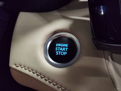 Used 2021 Toyota Highlander XLE FWD image 40