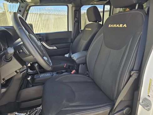 Used 2014 Jeep Wrangler Unlimited Sahara w/ Connectivity Group AWD/4WD image 26