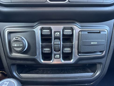 Used 2022 Jeep Wrangler Unlimited Sahara w/ LED Lighting Group image 26