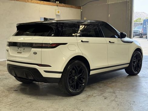 Used 2020 Land Rover Range Rover Evoque SE image 4