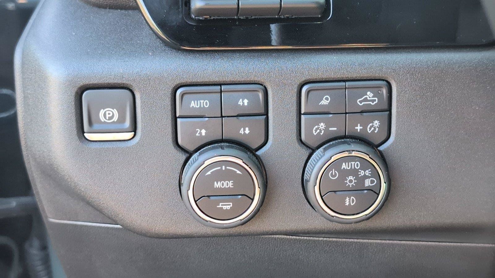 Used 2025 Chevrolet Silverado 2500 LTZ w/ LTZ Convenience Package AWD/4WD image 31