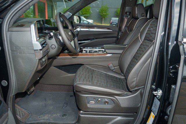 Used 2026 Cadillac Escalade Platinum Luxury AWD/4WD image 9