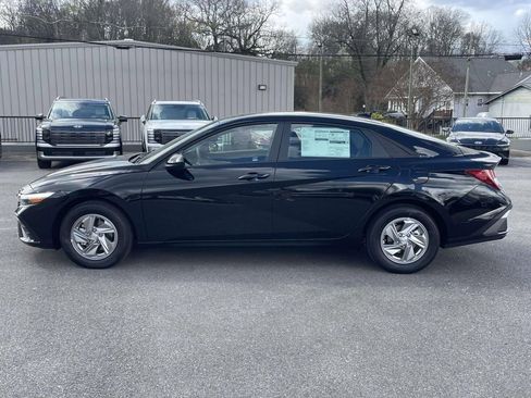 New 2026 Hyundai Elantra SE image 2