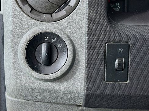 Used 2010 Ford E-350 and Econoline 350 Super Duty image 10