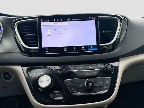 Used 2024 Chrysler Pacifica Touring-L image 14