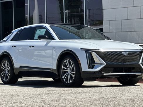 Used 2026 Cadillac Lyriq Premium Luxury w/ LPO, Floor Liner Package RWD image 2