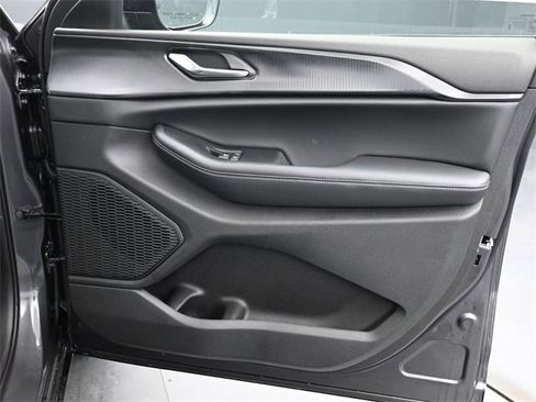 New 2025 Jeep Grand Cherokee L Laredo image 18