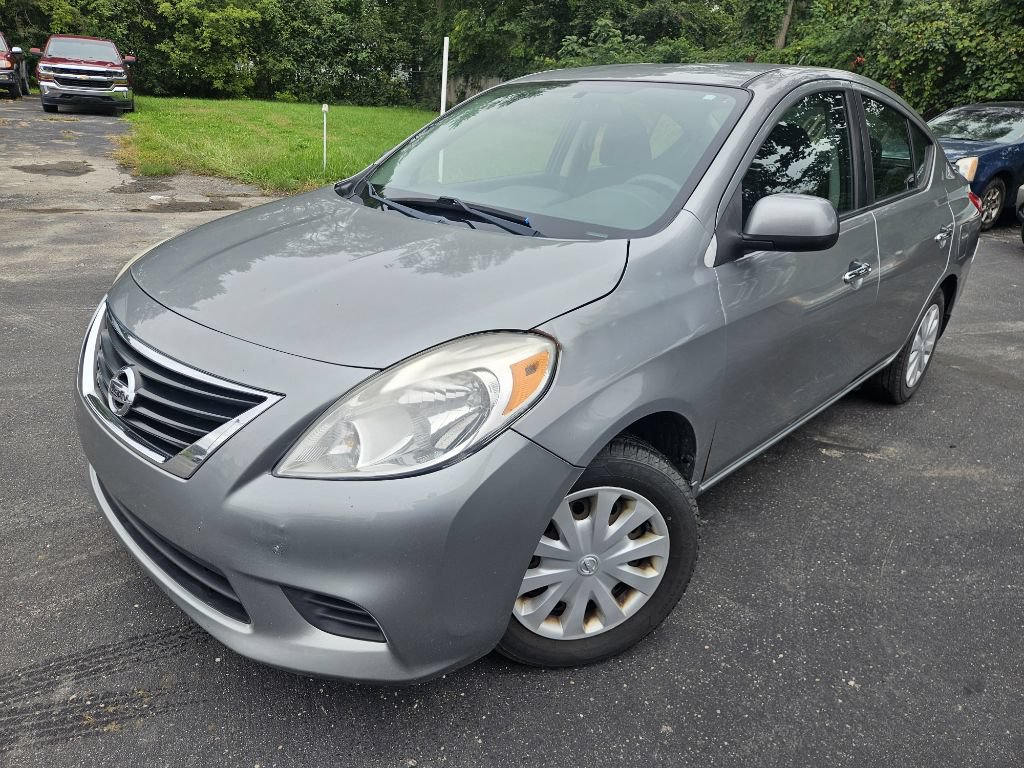 Used 2013 Nissan Versa SV FWD image 1