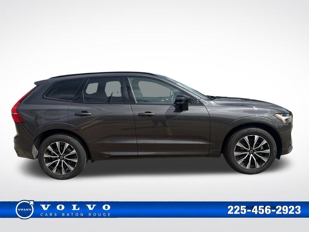 Used 2025 Volvo XC60 B5 Plus AWD/4WD image 11