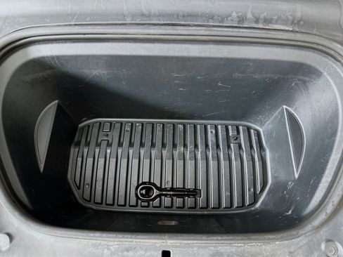 Used 2021 Tesla Model Y Long Range AWD/4WD image 32