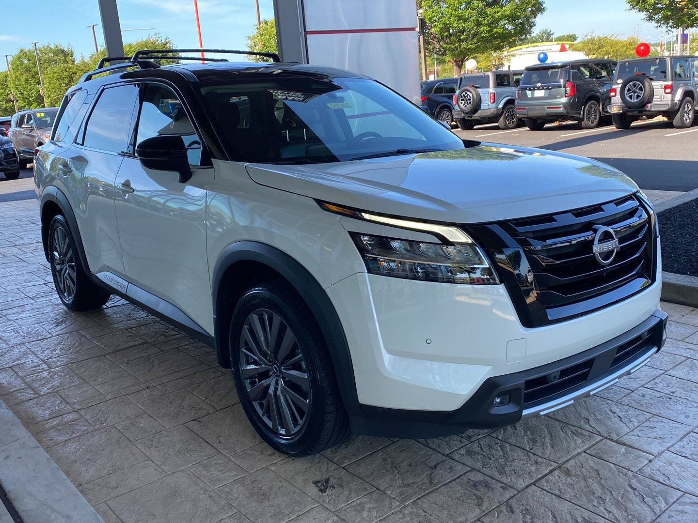 Certified 2024 Nissan Pathfinder SL w/ SL Premium Package AWD/4WD image 3