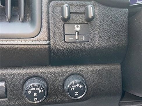 Used 2019 GMC Canyon Denali image 9