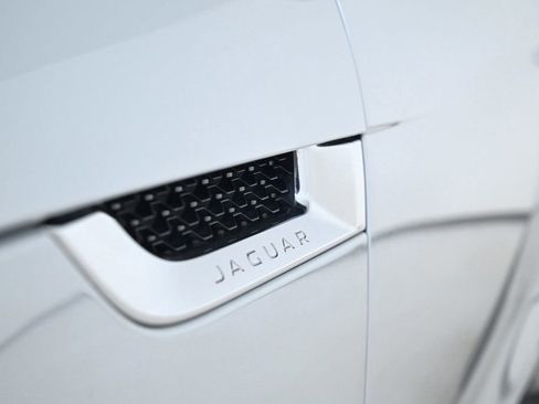 Used 2018 Jaguar F-TYPE R image 36