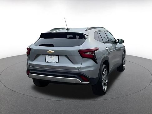 Used 2025 Chevrolet Trax LT image 14