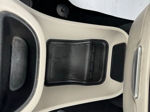 Used 2022 Chrysler Pacifica Touring-L image 27