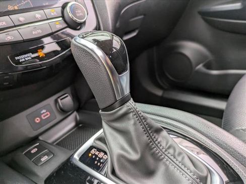 Used 2021 Nissan Rogue Sport SL image 12