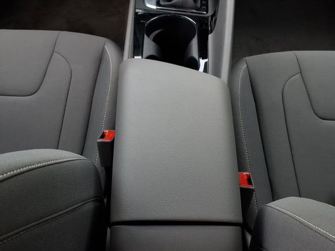 Certified 2025 Hyundai Elantra SEL image 18