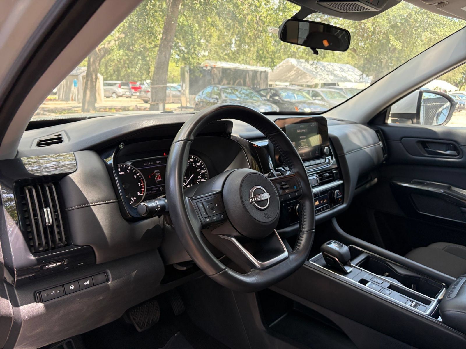 Used 2025 Nissan Pathfinder SV FWD image 36