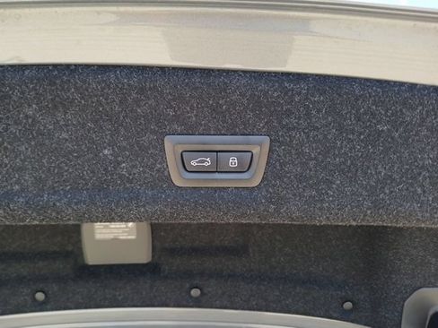 Used 2025 BMW 330i Sedan w/ Premium Package RWD image 10