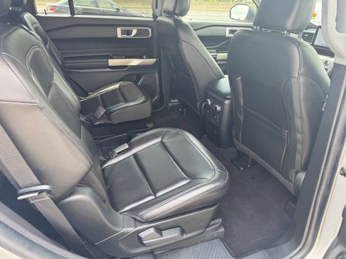 Used 2021 Ford Explorer XLT w/ Equipment Group 202A RWD image 20