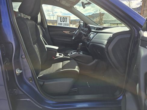Used 2018 Nissan Rogue SV image 28