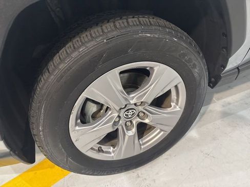 Used 2022 Toyota RAV4 XLE image 37