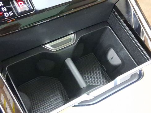 New 2026 Land Rover Range Rover Sport SE image 24