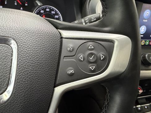 Used 2023 GMC Acadia SLT w/ Preferred Package image 16