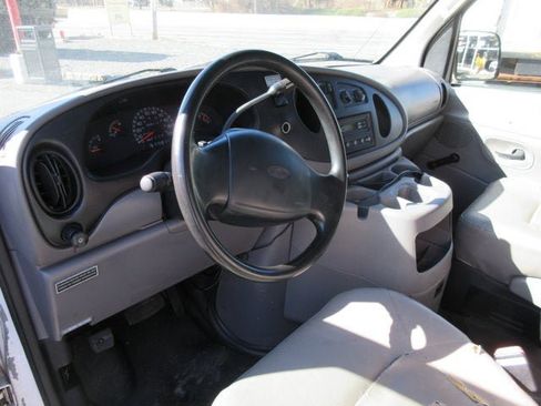 Used 2001 Ford E-350 and Econoline 350 Super Duty RWD image 7