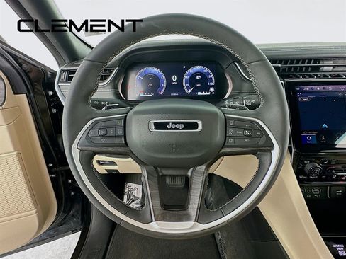 Used 2023 Jeep Grand Cherokee Limited AWD/4WD image 15