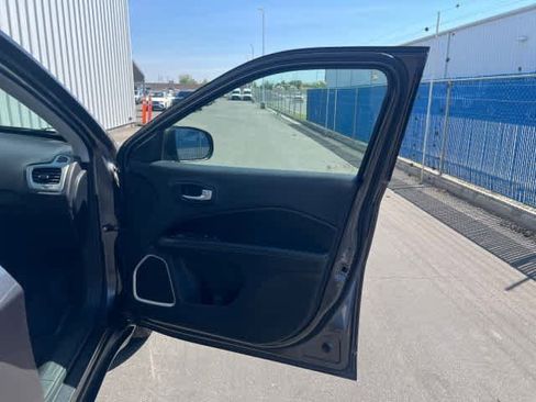 Used 2018 Jeep Compass Latitude image 22