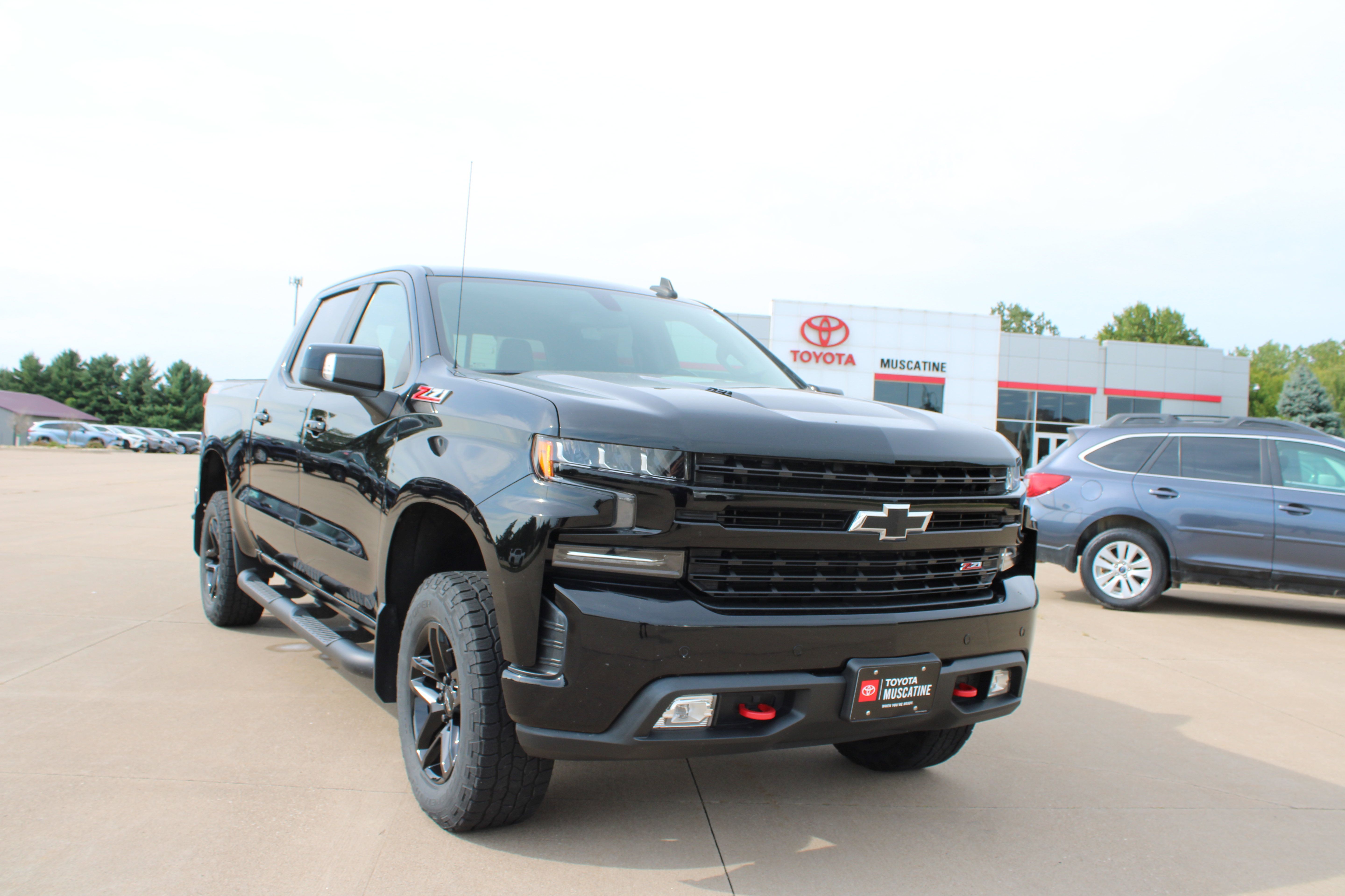 Used 2020 Chevrolet Silverado 1500 LT Trail Boss w/ Midnight Edition AWD/4WD image 1