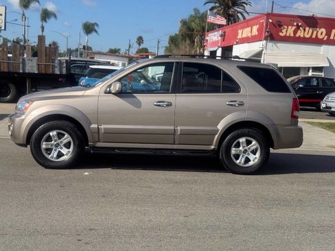 Used 2005 Kia Sorento LX image 5