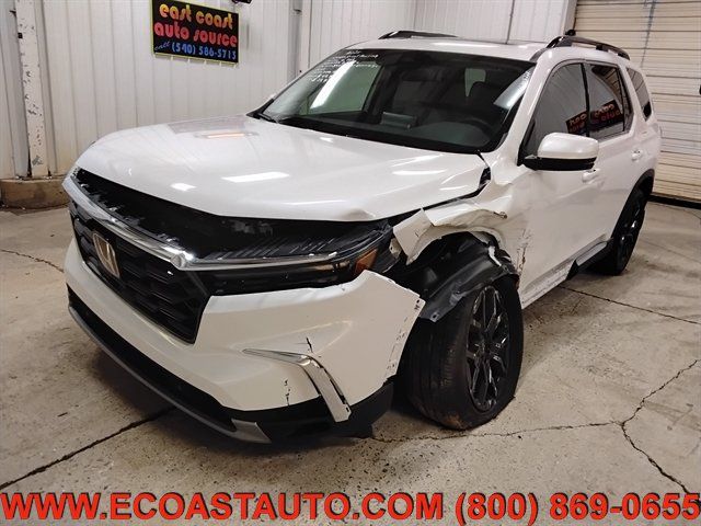 Used 2025 Honda Pilot Touring image 4