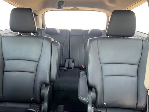 Used 2022 Honda Pilot Touring image 16