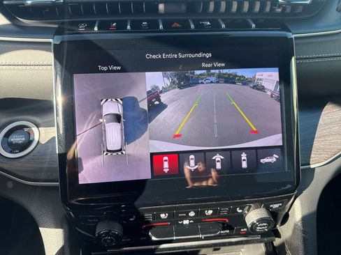 Certified 2024 Jeep Grand Cherokee Limited w/ Luxury Tech Group II image 21