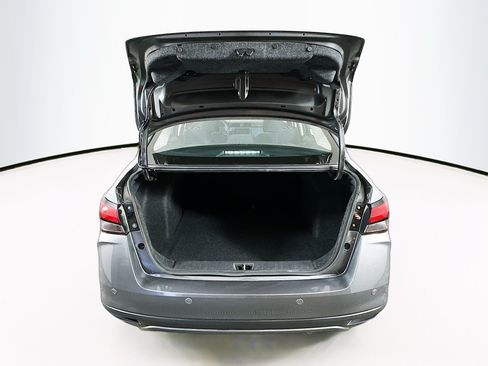 Used 2025 Nissan Versa SV FWD image 27