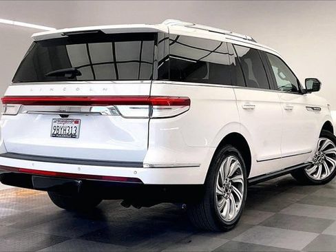 Used 2022 Lincoln Navigator Reserve AWD/4WD image 12