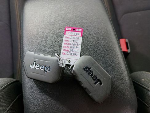 Used 2024 Jeep Gladiator Sport AWD/4WD image 31