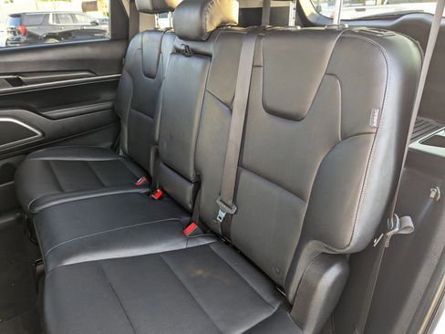 Used 2023 Kia Telluride LX image 12