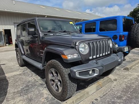 Used 2018 Jeep Wrangler Unlimited Sahara AWD/4WD image 2