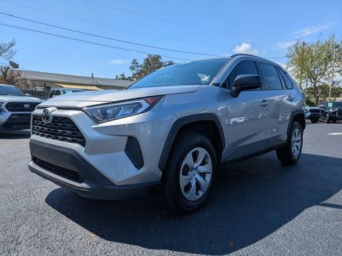 Used 2021 Toyota RAV4 LE image 8