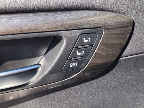 Used 2025 Toyota Highlander Platinum image 30