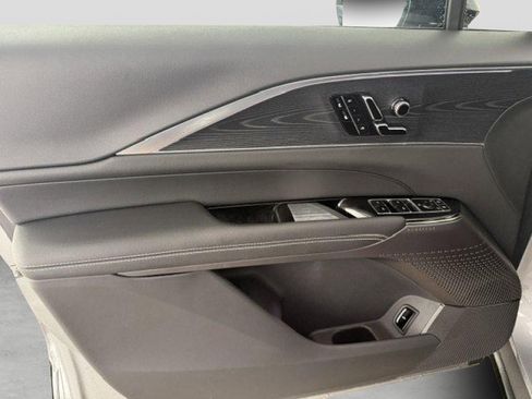 Used 2025 Cadillac Lyriq Luxury RWD image 8