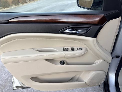 Used 2010 Cadillac SRX Luxury image 11