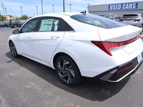 New 2026 Hyundai Elantra Limited FWD image 24