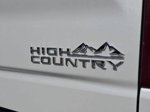 Used 2022 Chevrolet Silverado 1500 High Country AWD/4WD image 16