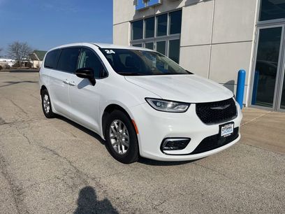 Used 2024 Chrysler Pacifica Touring-L